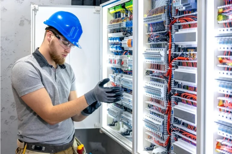 Powering the Sun: How Medium Voltage Gas-Insulated Switchgear Is Transforming Solar Energy Systems?